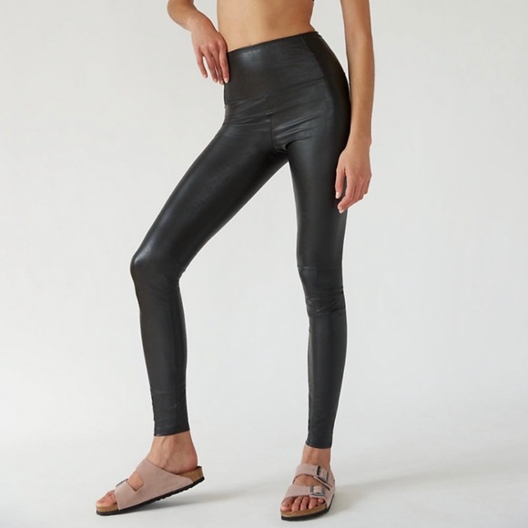 Aritzia Pants - Aritzia Wilfred Free Daria Pants Black Vegan Leather Sz L